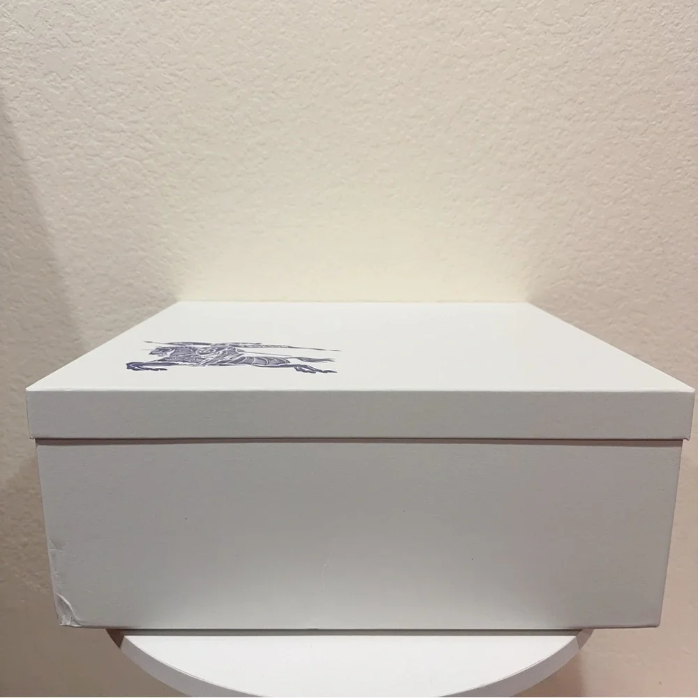 Burberry Shoe Box Gift Box with Two Dust Bags NEW 15.5x14.5x6.5